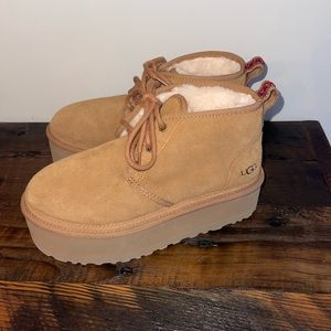 New never worn Ugg Neumel Heritage in chestnut 2 sets of laces, brown&red Size 8